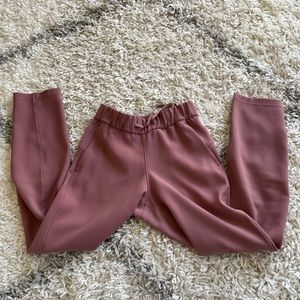 Lululemon On the fly pants size 2 color sandstone/light pink